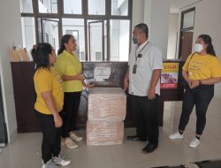 Melki Laka Lena Bersama YTMI Salurkan Bantuan Kesehatan Di Sejumlah Puskesmas Kota Ende